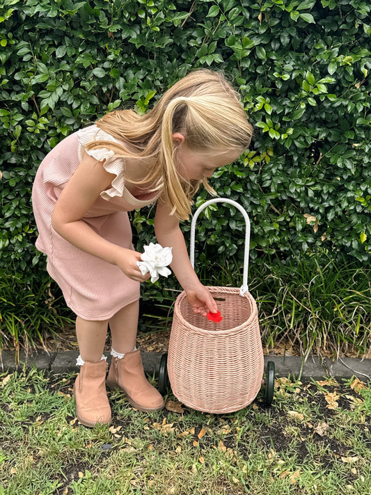 How to capture the perfect candid photo of your little love